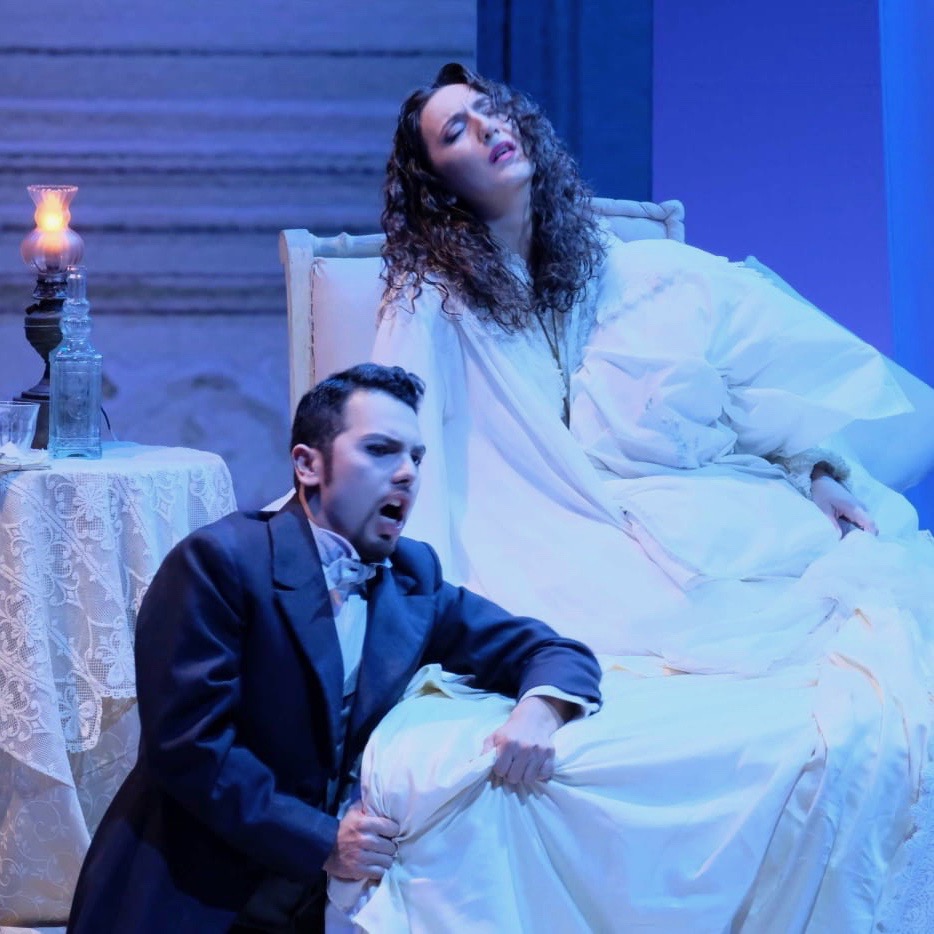 Read more about the article Rinasce il Chiabrera con una grande Traviata