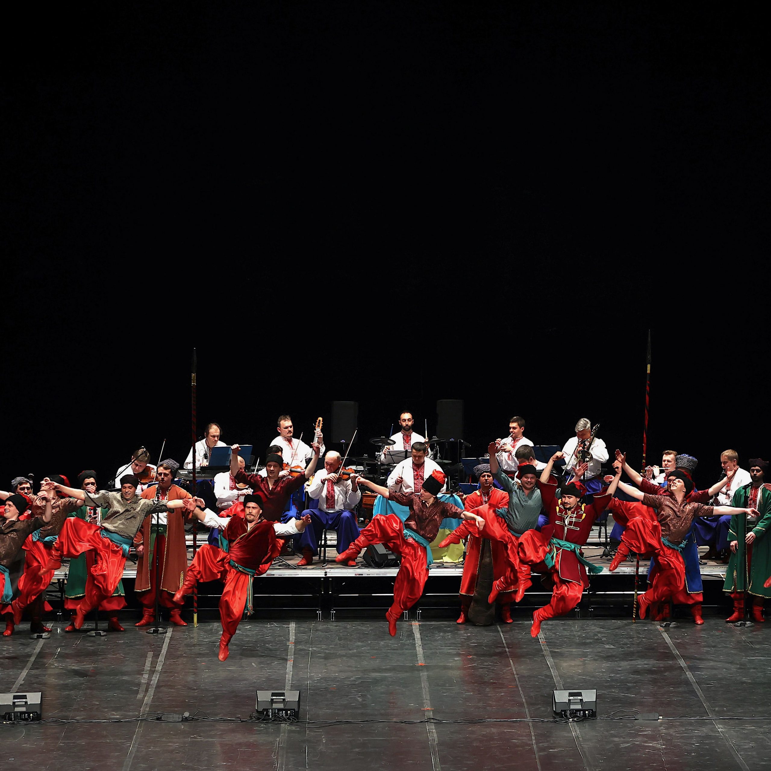 Read more about the article Danze e cori dall’Ucraina: una bella festa al Carlo Felice