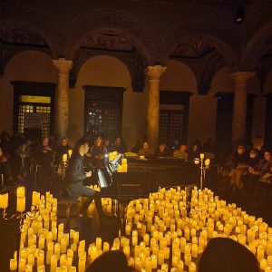 Read more about the article Candlelight, il concerto diventa experience. Successo a Palazzo della Meridiana tra le note di Chopin e romantiche luci